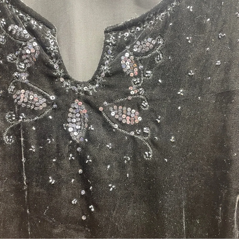 NWT Emma James Black Velvet Notched Neckline Top with Beaded Sequin Accent,Sz 16 - Picture 6 of 6